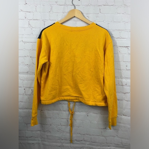 Forever 21 Cropped Sweatshirt Womens Size Medium Black Yellow White “CHLL” - Picture 10 of 11